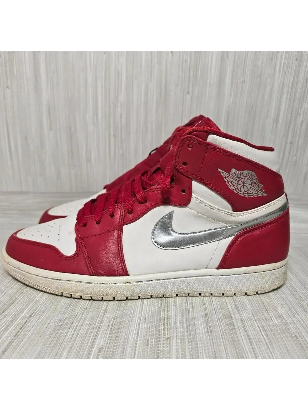 Air Jordan 1 Retro High Silver Medal 2016 Size 10.5 332550-602